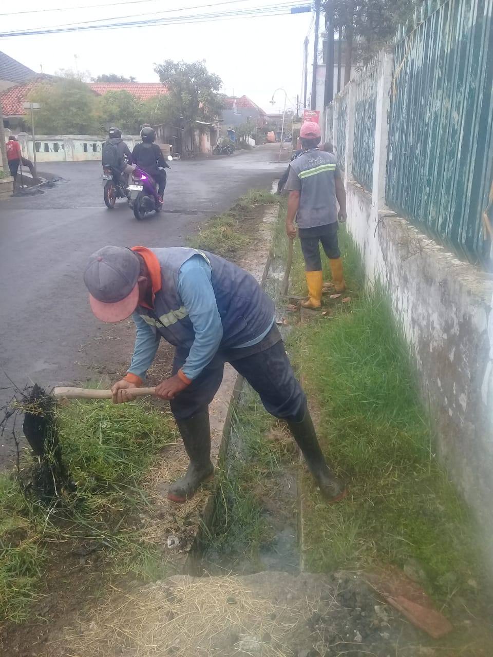 PEMBERSIHAN SALURAN PEMATUS JALAN KENANGA