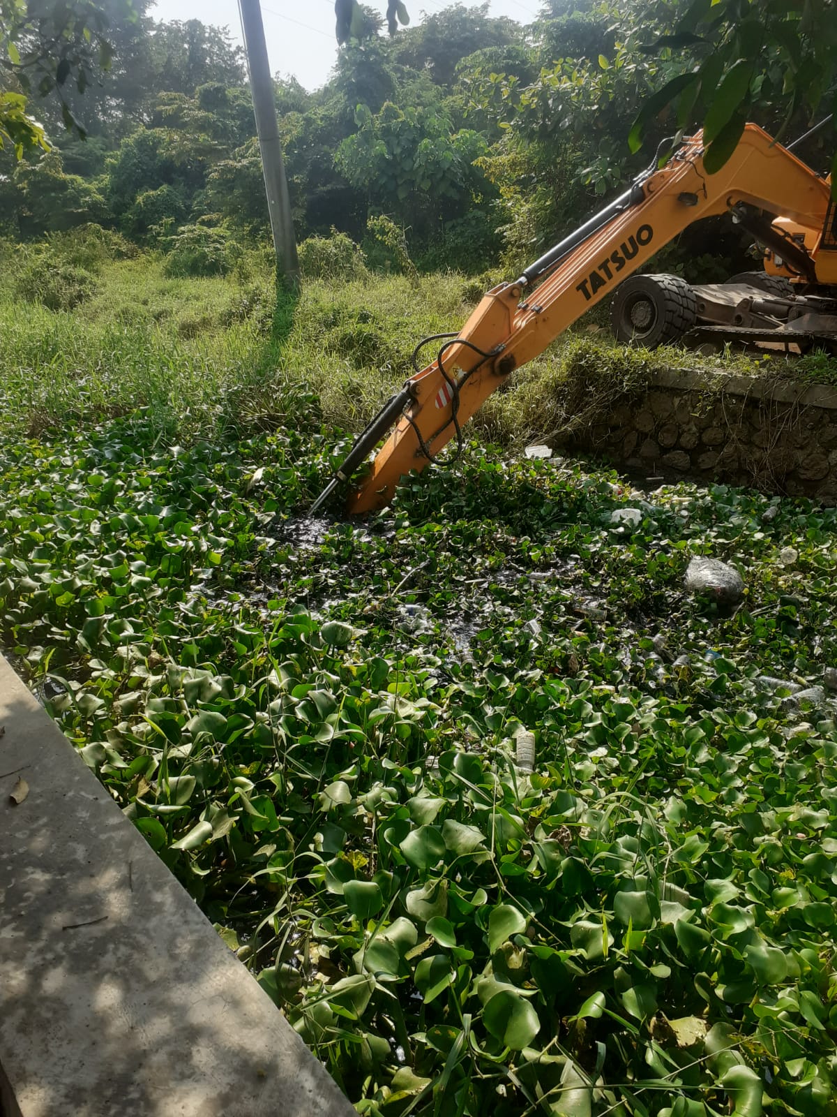 PENGERUKAN DAN PEMBERSIHAN KALI BREMI
