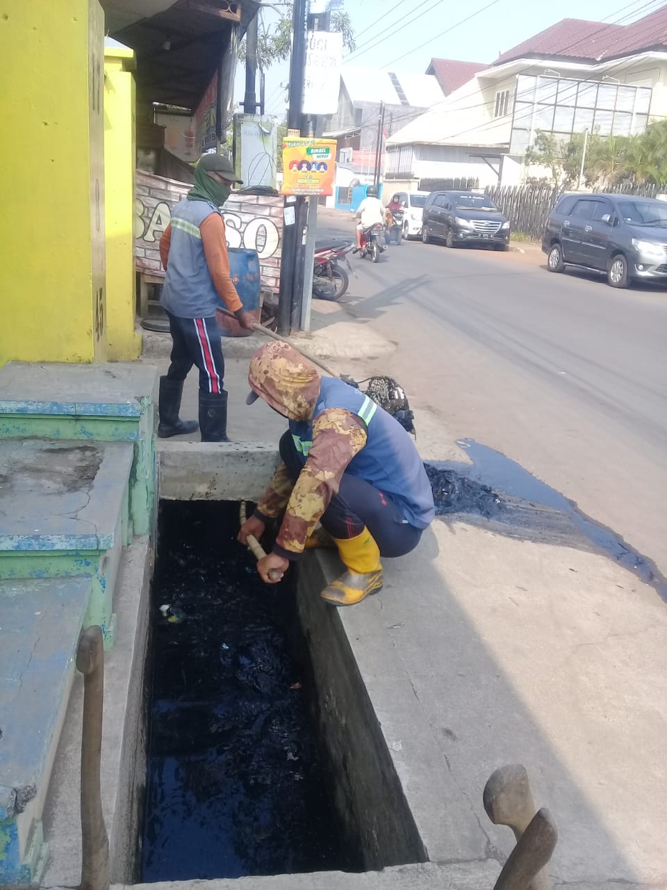 PEMBESIHAN SALURAN PEMATUS JALAN TENTARA PELAJAR