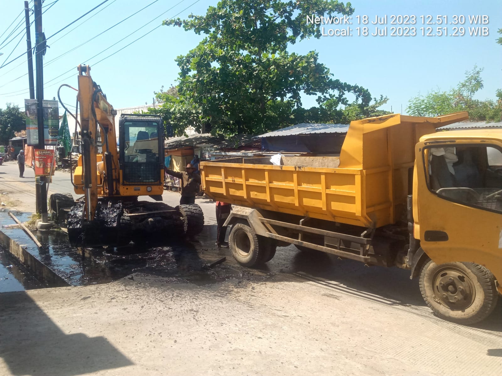 PEMBERSIHAN SALURAN JALAN TRUNTUM