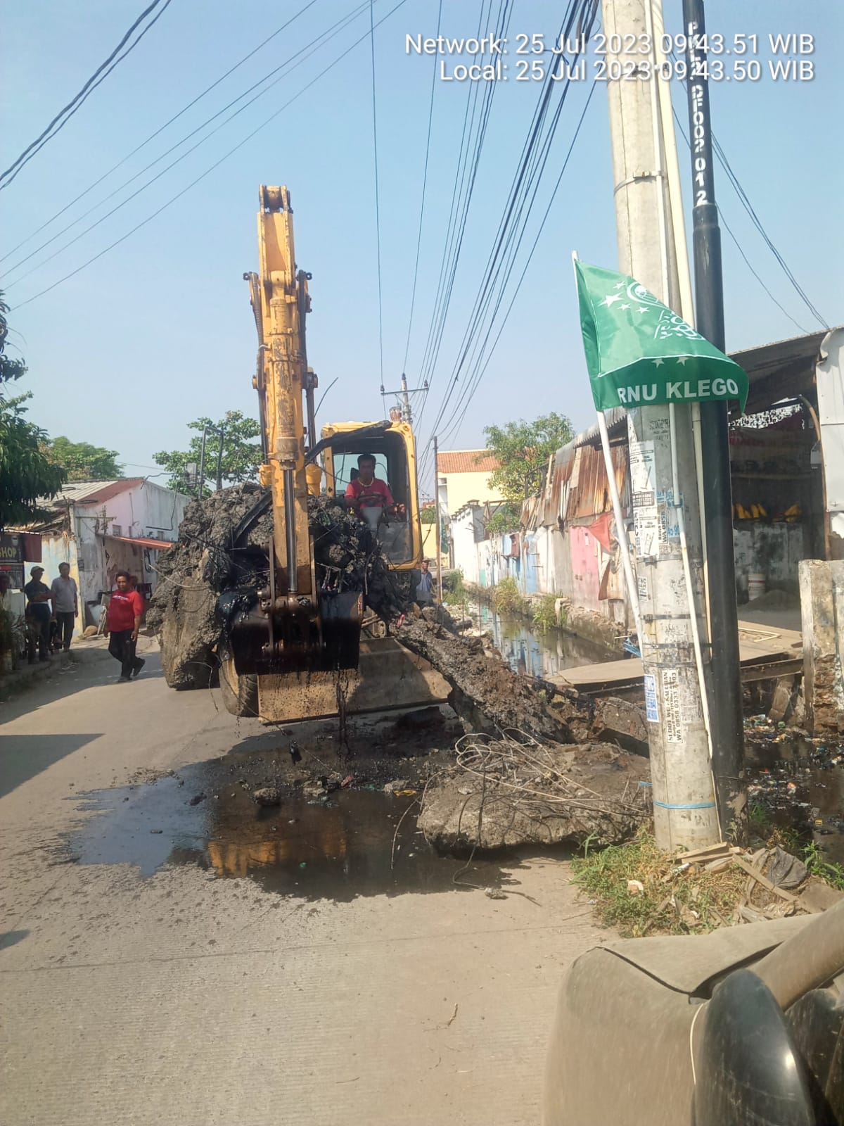 PEMBONGKARAN DEKKER DI JALAN TRUNTUM