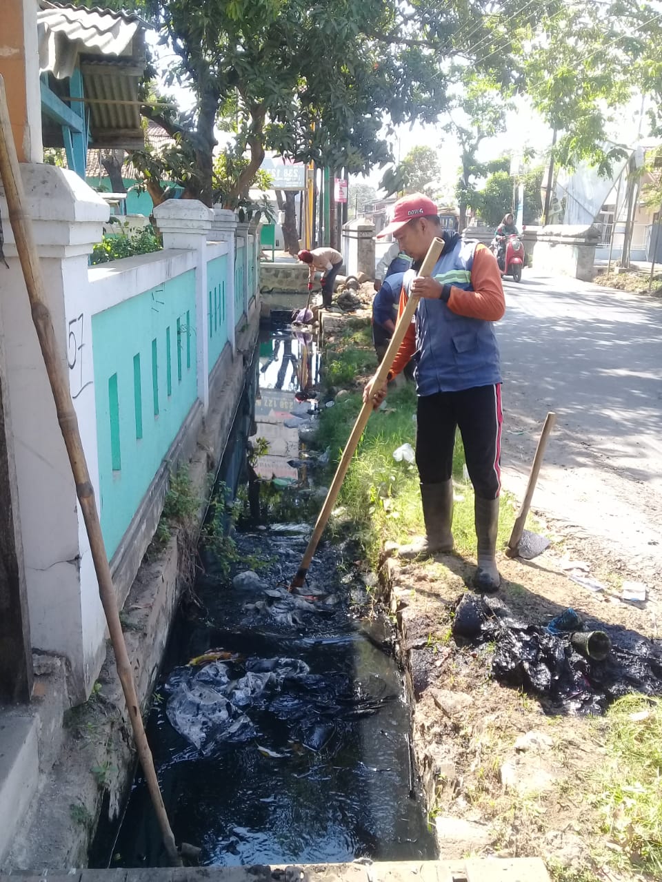 PEMBERSIHAN SALURAN PEMATUS JALNA PELITA 2