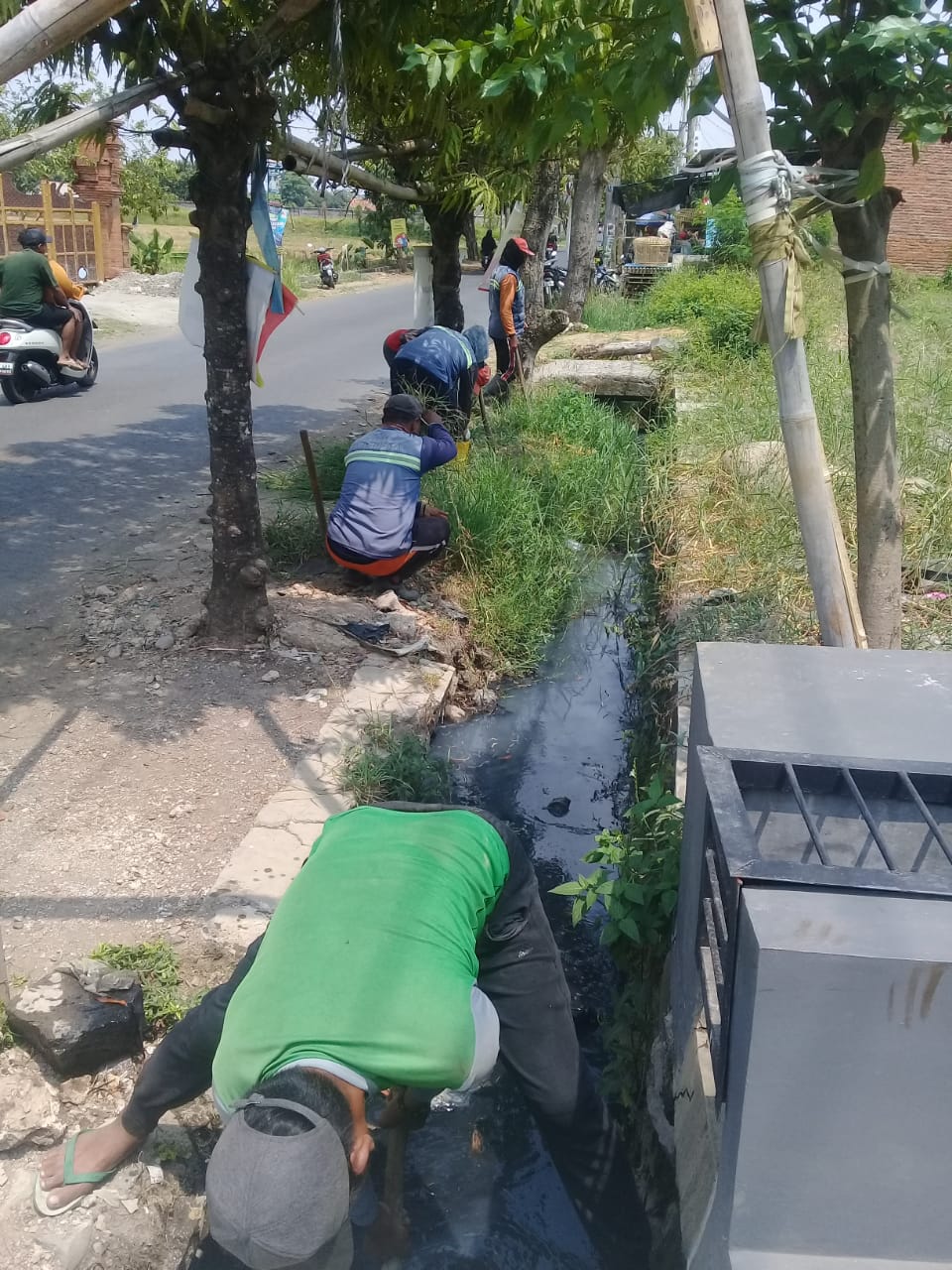 PEMBERSIHAN SALURAN PEMATUS JALAN PELITA 2