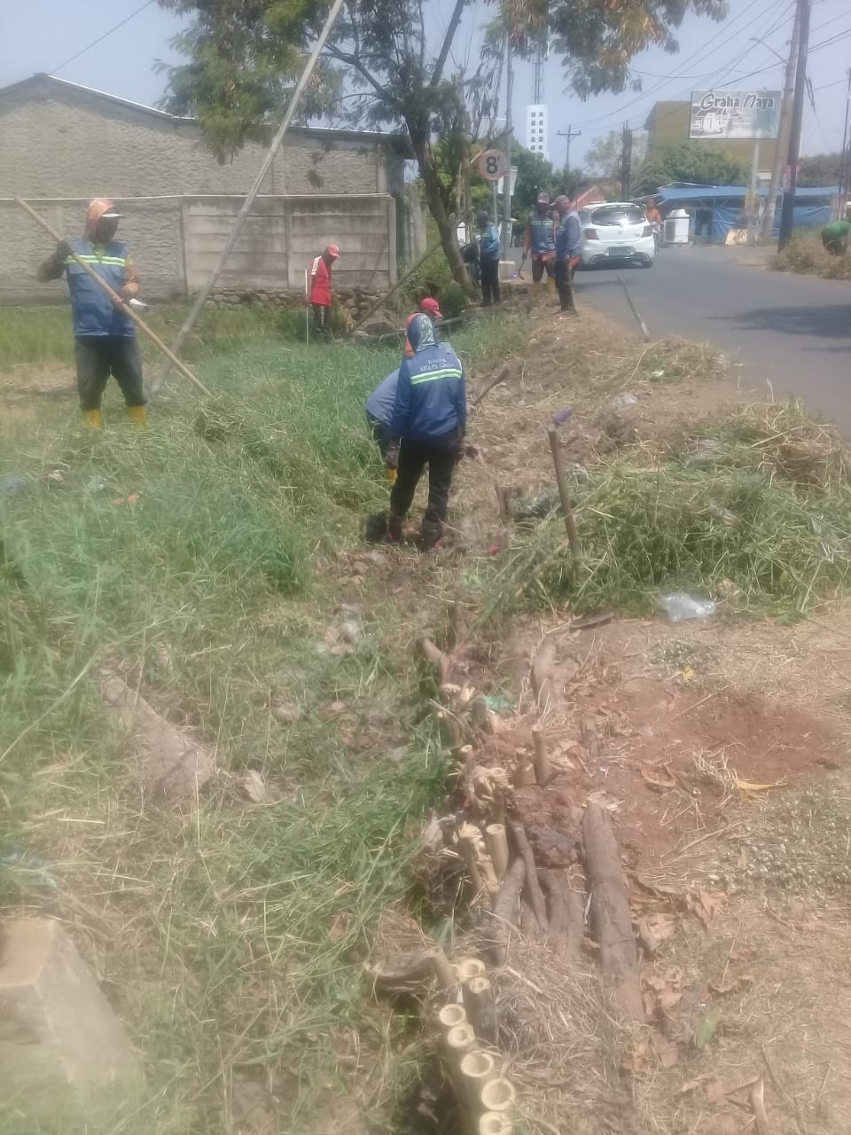 PEMBERSIHAN SALURAN PEMATUS JALAN PELITA 2
