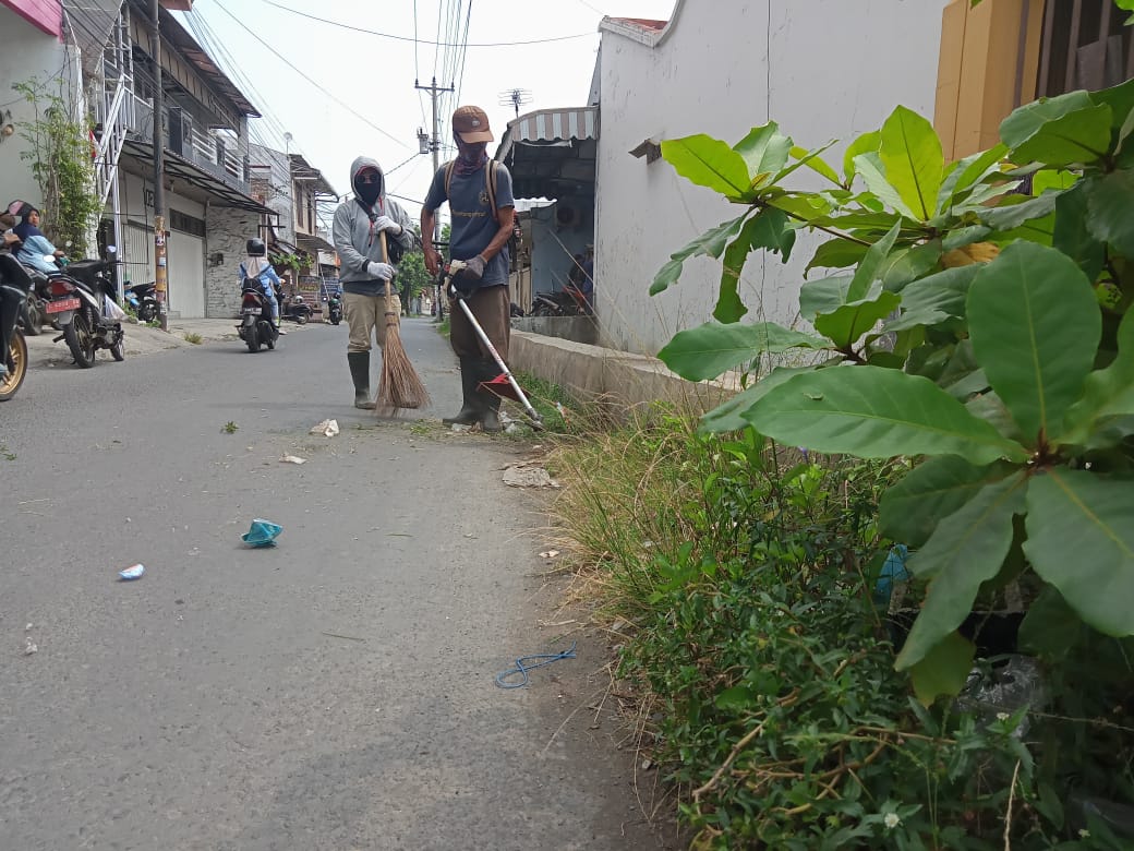 BABAT RUMPUT DI JALAN SUBAHASA