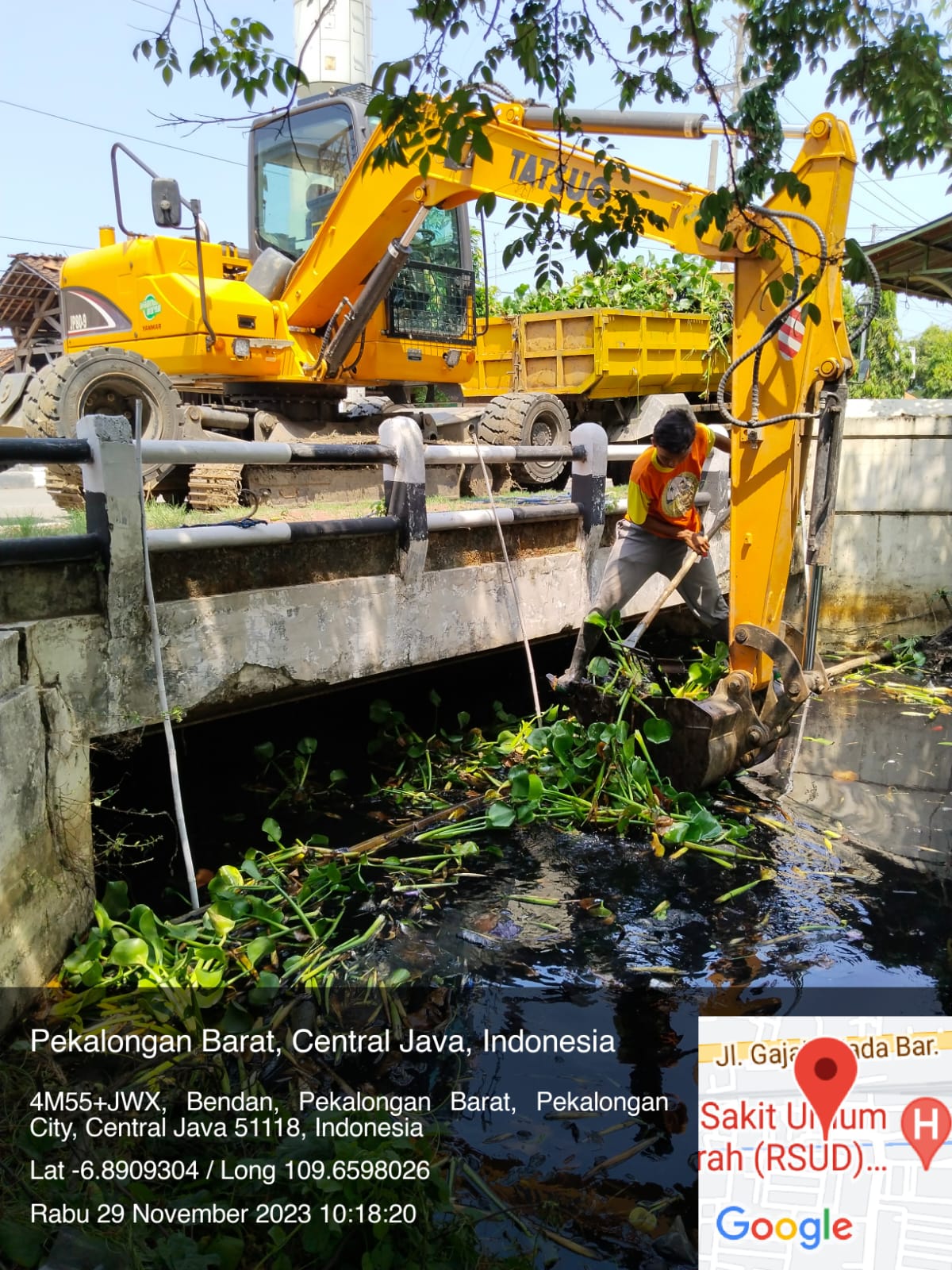 PEMBERSIHAN SALURAN DI 5 TITIK KOTA PEKALONGAN