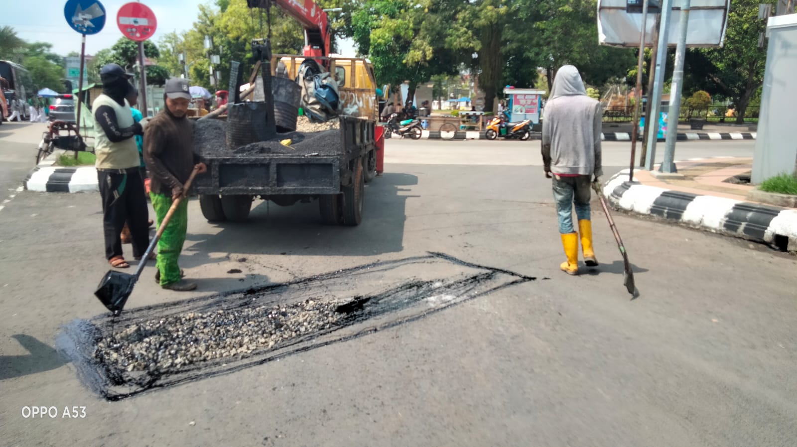 PERBAIKAN JALAN PANTAISARI DAN JETAYU