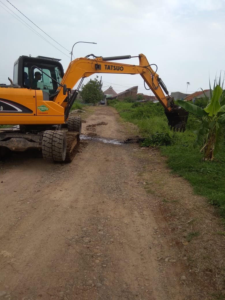 PEMBERSIHAN ENCENG GONDOK DI BRD BUMIREJO DAN PERUM GRAHA NAYA BUARAN