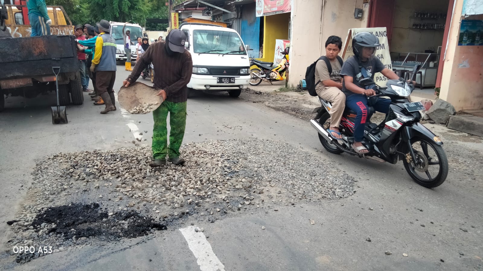 PENGASPALAN JALAN SERUNI