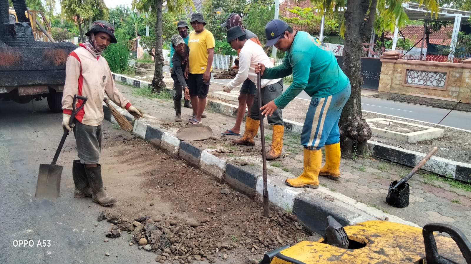 PENAMBALAN JALAN PERINTIS KEMERDEKAAN