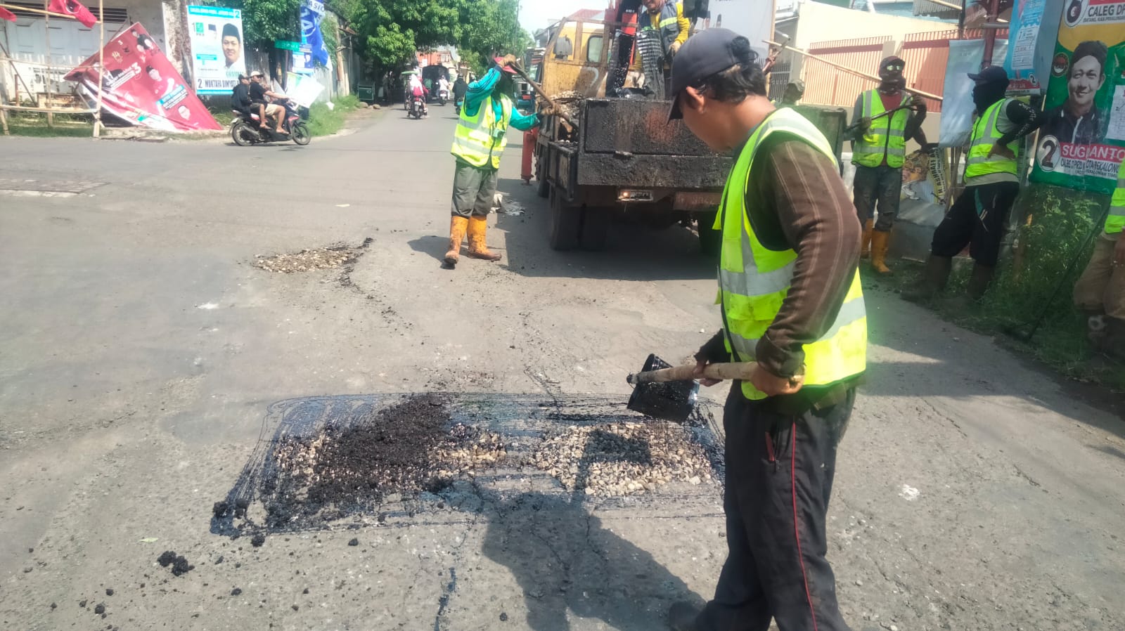 PERBAIKAN JALAN OTTO ISKANDARDINATA