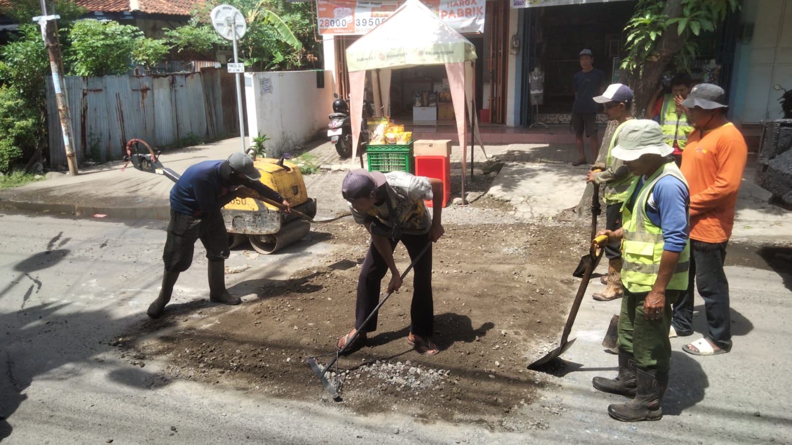 PERBAIKAN JALAN TERATAI DAN M. CHAERON