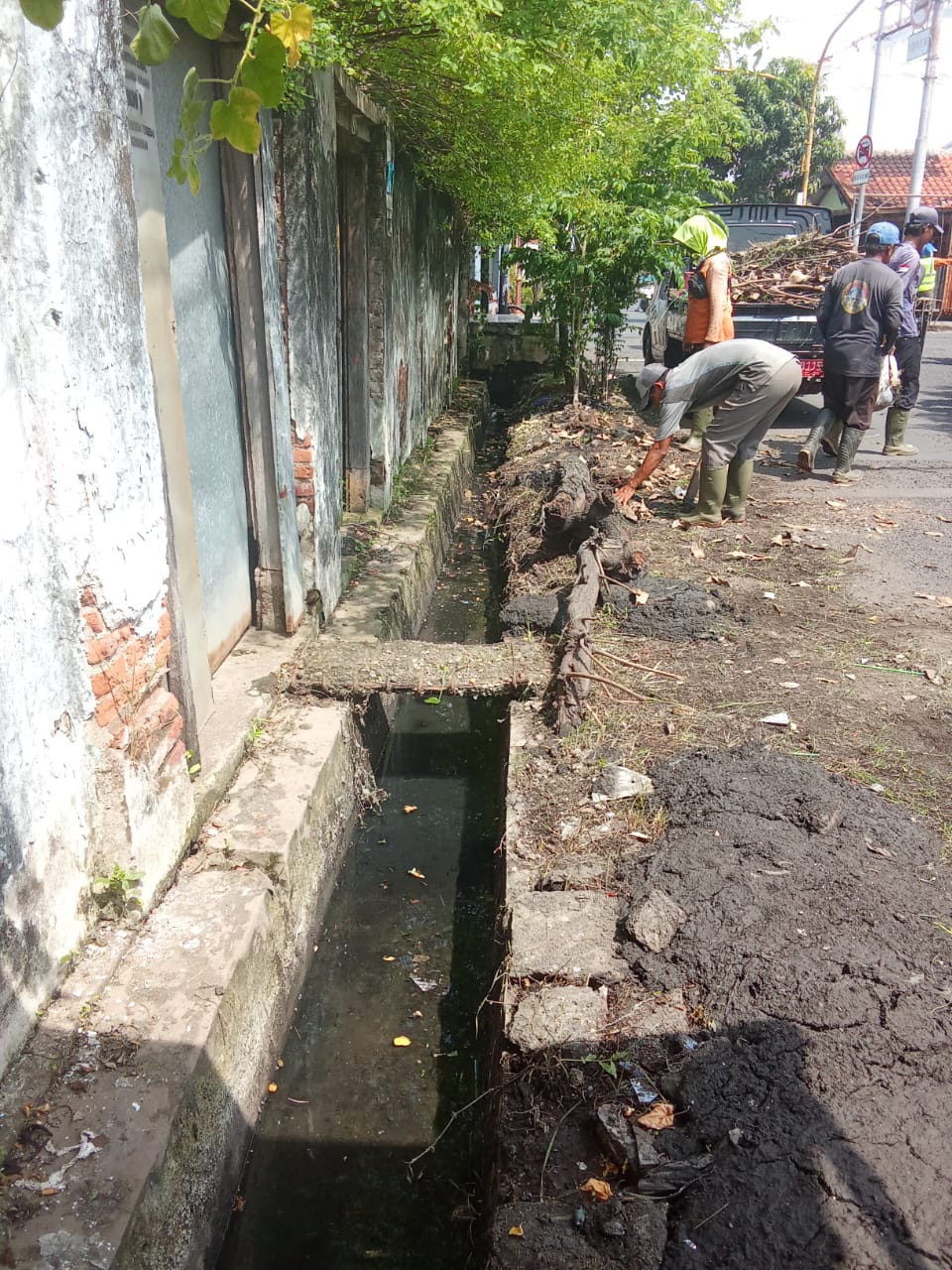 PEMBERSIHAN SALURAN PEMATUS JALAN KENANGA